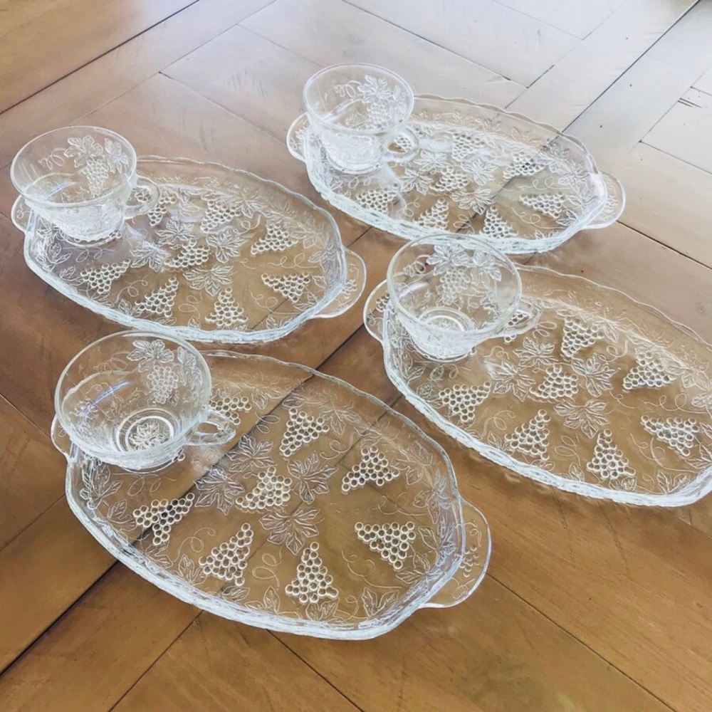 VINTAGE Set of 4 Glass Tea Cups with Dish